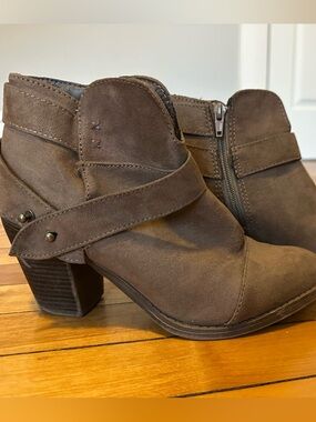 Women's Brown Suede Ankle Booties with Stacked Heel and Side Zip